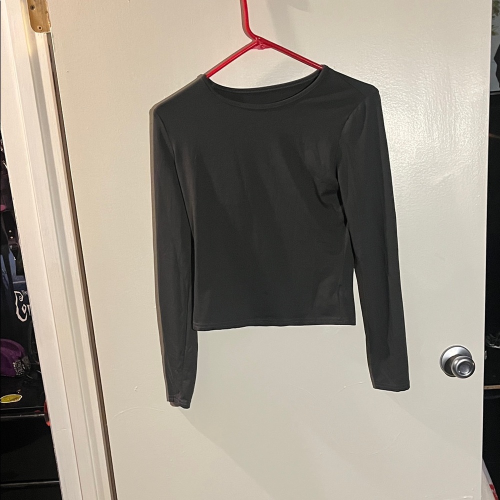 Women’s Black Long-Sleeve Crewneck Top